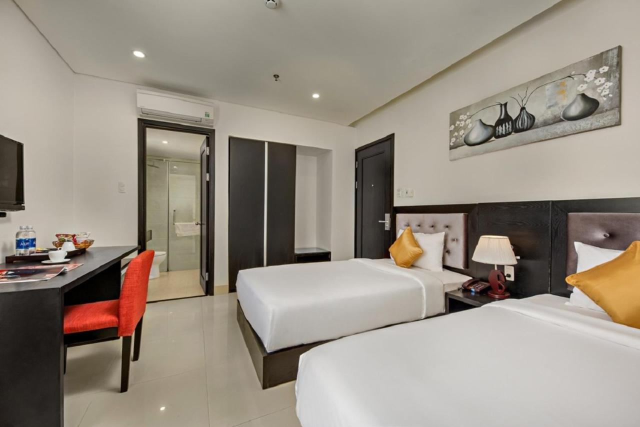 Golden Star & By Thg Khách sạn 4*
